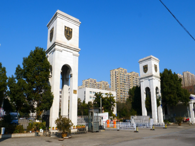 学校大门